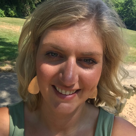 Meet your Posher, Holly - Picture 1 of 1